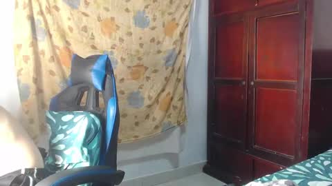 Snapshot of alice_julls chatting on 05/22/26, 12:22 alice online show from 05/22/26, 12:22
