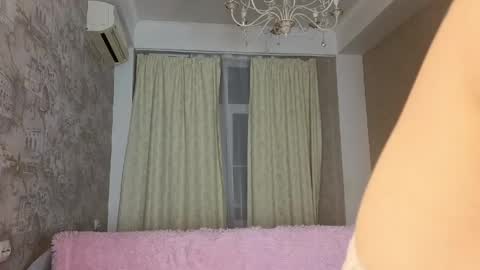 Snapshot of alice_liss_ chatting on 04/16/26, 05:47 Alice online show from 04/16/26, 05:47