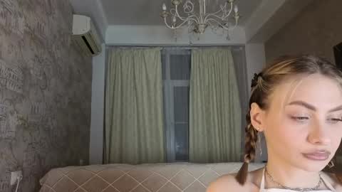 Snapshot of alice_liss_ chatting on 05/30/26, 06:05 Alice online show from 05/30/26, 06:05
