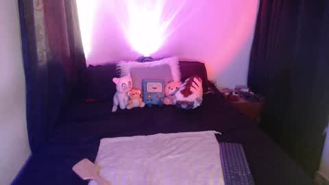 Snapshot of alice_m00nn chatting on 12/17/24, 12:00 alice_m00nn online show from 12/17/24, 12:00