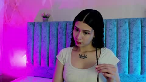 Snapshot of alice_martinez_ chatting on 12/10/24, 04:02 alice and amber online show from 12/10/24, 04:02