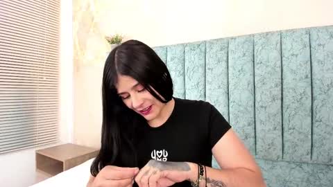 Snapshot of alice_martinez_ chatting on 02/11/25, 04:01 alice and amber online show from 02/11/25, 04:01