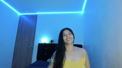 Snapshot of alice_martinez_ chatting on 02/19/25, 03:39 alice and amber online show from 02/19/25, 03:39