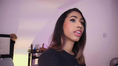 Snapshot of alice_massiel chatting on 12/12/24, 07:26 online show from 12/12/24, 07:26