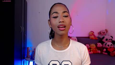 Snapshot of alice_massiel chatting on 11/24/25, 08:52 online show from 11/24/25, 08:52