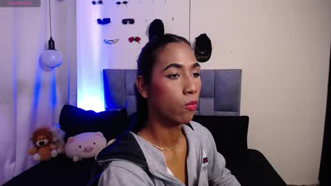 Snapshot of alice_massiel chatting on 11/26/25, 07:04 online show from 11/26/25, 07:04