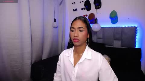 Snapshot of alice_massiel chatting on 11/28/25, 10:45 online show from 11/28/25, 10:45