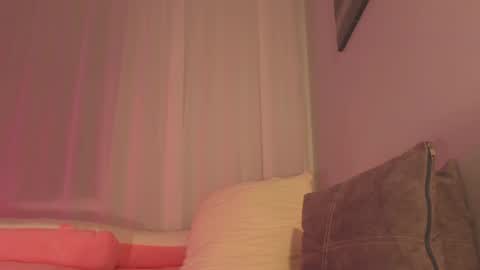 Snapshot of alice_miiiller chatting on 06/14/26, 03:25 Alice online show from 06/14/26, 03:25