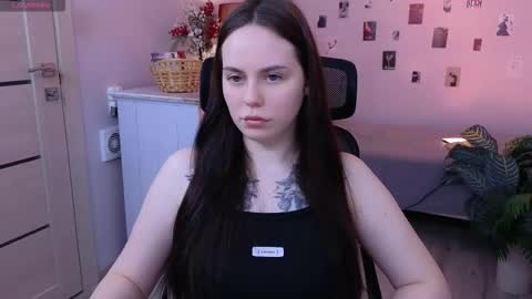 Snapshot of alice_moondark chatting on 03/18/26, 05:43 Alice online show from 03/18/26, 05:43