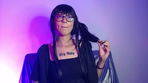 Snapshot of alice_phantom chatting on 12/23/25, 04:10 online show from 12/23/25, 04:10