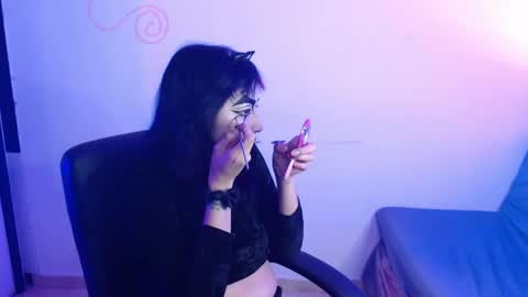 Snapshot of alice_phantom chatting on 04/17/26, 11:30 online show from 04/17/26, 11:30