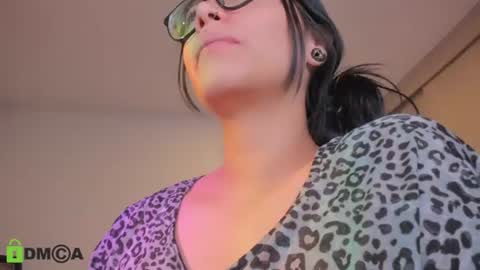 Snapshot of alice_rausing chatting on 06/30/26, 07:42 ONLINE - GMT-5 MON TO FRI online show from 06/30/26, 07:42