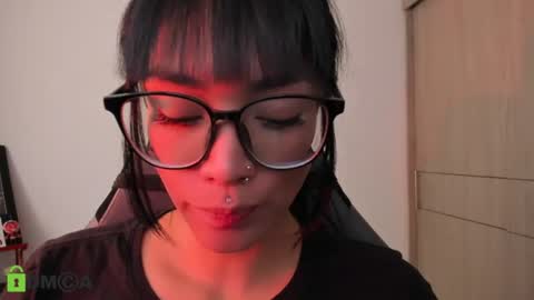 Snapshot of alice_rausing chatting on 07/08/26, 02:21 ONLINE - GMT-5 MON TO FRI online show from 07/08/26, 02:21