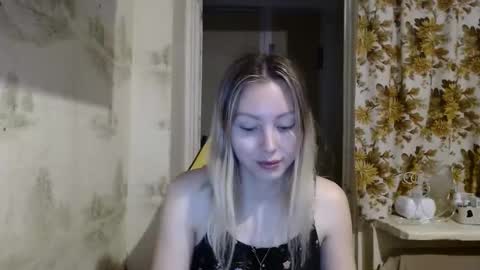 Snapshot of alice_smiles chatting on 04/08/26, 01:49 Alice smiles online show from 04/08/26, 01:49