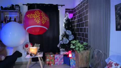 Snapshot of alice_star7 chatting on 12/15/24, 03:20 Alice online show from 12/15/24, 03:20