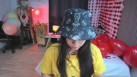 Snapshot of alice_star7 chatting on 02/15/25, 12:01 Alice online show from 02/15/25, 12:01