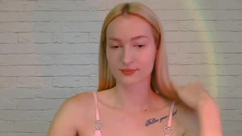 Snapshot of alice_sweet_01 chatting on 06/12/26, 05:34 Alice online show from 06/12/26, 05:34