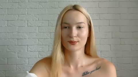 Snapshot of alice_sweet_01 chatting on 06/24/26, 10:58 Alice online show from 06/24/26, 10:58