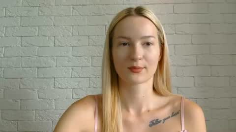 Snapshot of alice_sweet_01 chatting on 07/12/26, 08:05 Alice online show from 07/12/26, 08:05