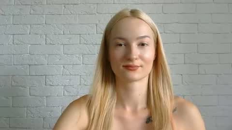 Snapshot of alice_sweet_01 chatting on 07/27/26, 11:17 Alice online show from 07/27/26, 11:17