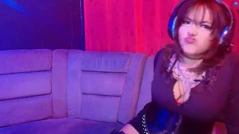 Snapshot of alice_von_rose chatting on 05/06/26, 06:08 alice_von_rose online show from 05/06/26, 06:08
