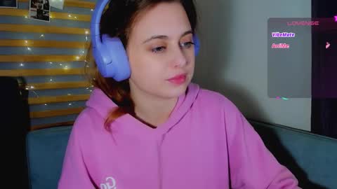 Snapshot of alice_wander chatting on 03/19/26, 11:53 Alice online show from 03/19/26, 11:53