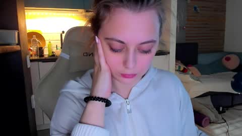 Snapshot of alice_wander chatting on 03/30/26, 10:05 Alice online show from 03/30/26, 10:05