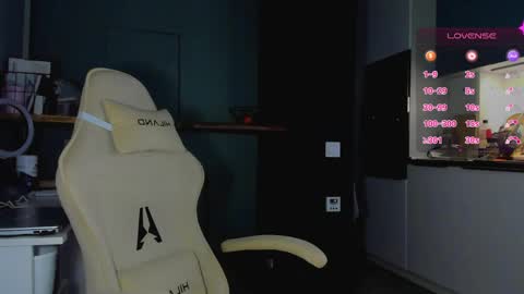 Snapshot of alice_wander chatting on 04/14/26, 08:31 Alice online show from 04/14/26, 08:31