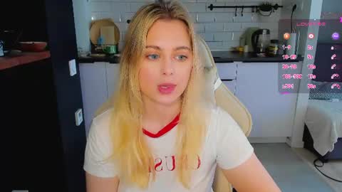 Snapshot of alice_wander chatting on 06/10/26, 04:01 Alice online show from 06/10/26, 04:01