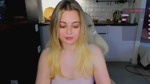 Snapshot of alice_wander chatting on 06/14/26, 10:50 Alice online show from 06/14/26, 10:50