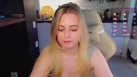 Snapshot of alice_wander chatting on 06/23/26, 03:37 Alice online show from 06/23/26, 03:37