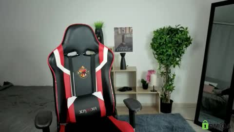 Snapshot of alice_whiteflower chatting on 10/28/25, 03:14 Alice online show from 10/28/25, 03:14