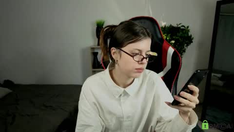 Snapshot of alice_whiteflower chatting on 10/29/25, 03:20 Alice online show from 10/29/25, 03:20