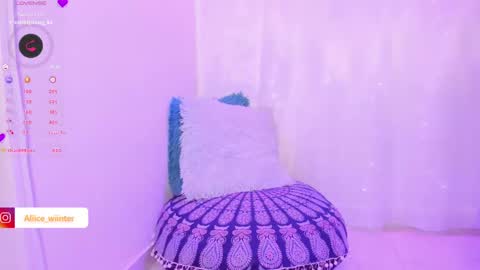 Snapshot of alice_wiinter chatting on 12/03/24, 12:24 Alice online show from 12/03/24, 12:24