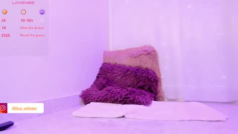 Snapshot of alice_wiinter chatting on 12/12/24, 02:37 Alice online show from 12/12/24, 02:37