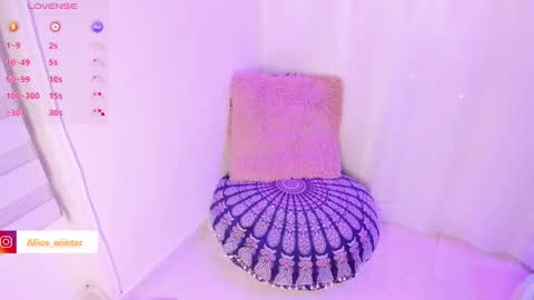 Snapshot of alice_wiinter chatting on 12/12/24, 11:36 Alice online show from 12/12/24, 11:36