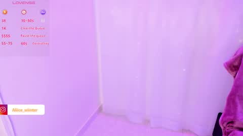 Snapshot of alice_wiinter chatting on 12/15/24, 12:40 Alice online show from 12/15/24, 12:40