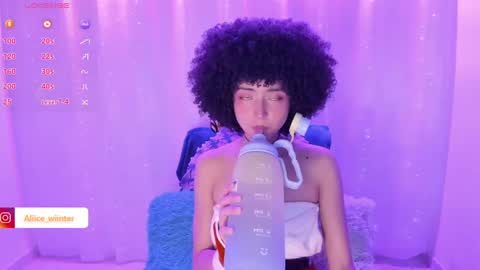 Snapshot of alice_wiinter chatting on 12/24/24, 07:33 Alice online show from 12/24/24, 07:33