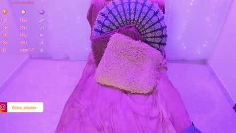 Snapshot of alice_wiinter chatting on 12/30/24, 10:45 Alice online show from 12/30/24, 10:45