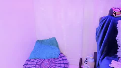 Snapshot of alice_wiinter chatting on 03/01/25, 01:22 Alice online show from 03/01/25, 01:22