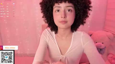 Snapshot of alice_wiinter chatting on 09/19/25, 06:08 Alice online show from 09/19/25, 06:08