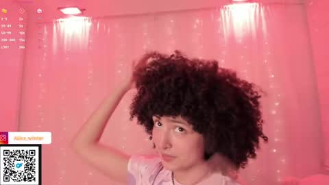 Snapshot of alice_wiinter chatting on 09/24/25, 07:17 Alice online show from 09/24/25, 07:17