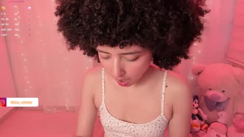 Snapshot of alice_wiinter chatting on 10/10/25, 06:29 Alice online show from 10/10/25, 06:29