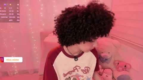 Snapshot of alice_wiinter chatting on 11/06/25, 07:15 Alice online show from 11/06/25, 07:15