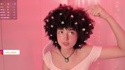 Snapshot of alice_wiinter chatting on 11/19/25, 06:19 Alice online show from 11/19/25, 06:19