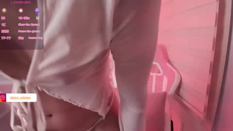 Snapshot of alice_wiinter chatting on 12/18/25, 06:14 Alice online show from 12/18/25, 06:14