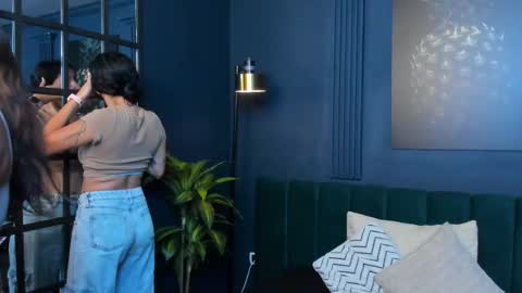 Alice and Asia online show from 11/04/25, 07:24