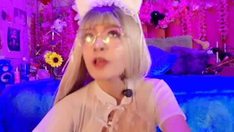Snapshot of alicebenett_ chatting on 05/19/26, 10:16 online show from 05/19/26, 10:16