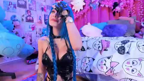 Snapshot of alicebenett_ chatting on 06/11/26, 09:13 online show from 06/11/26, 09:13