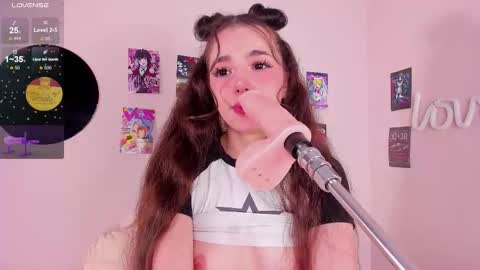 Snapshot of alicebonam chatting on 12/18/25, 05:19 Alice online show from 12/18/25, 05:19